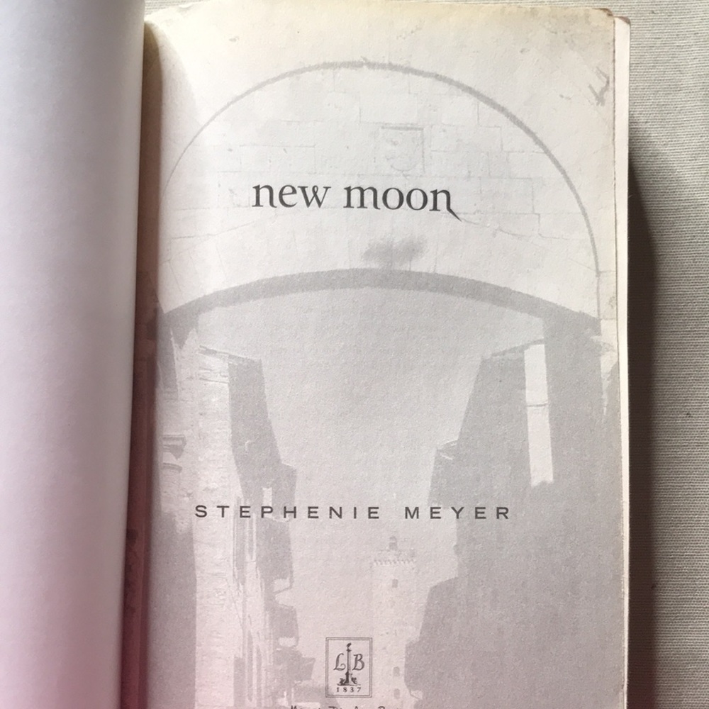 📚2/$6  New Moon #2 Twilight Series - Picture 8 of 11